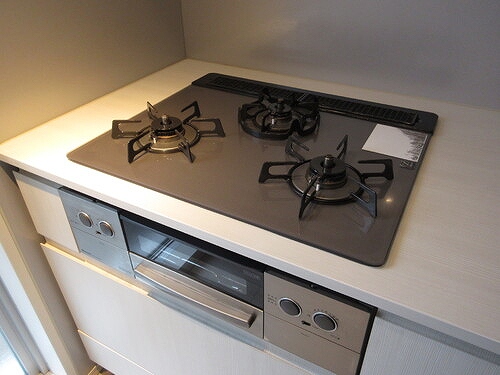 その他設備　3口ガスコンロ　キッチン　※2023年2月撮影時