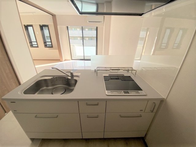 キッチン　キッチンは人気の対面キッチン♪IHコンロ2口です！