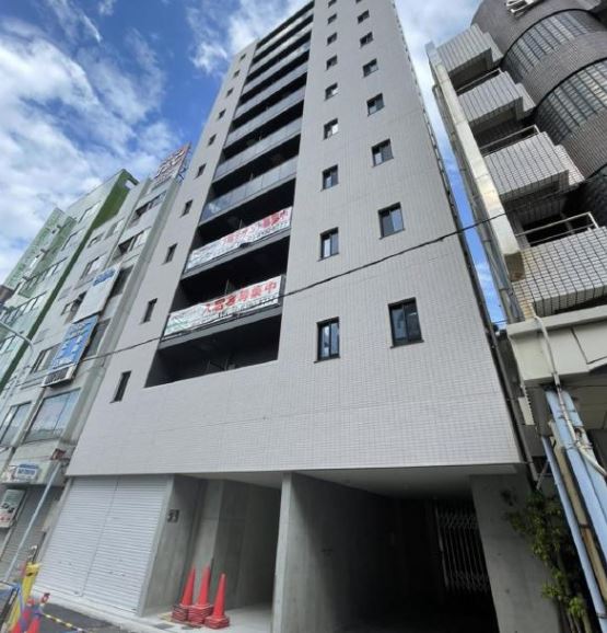 建物外観　★外壁タイル張り、重厚感のある外観★