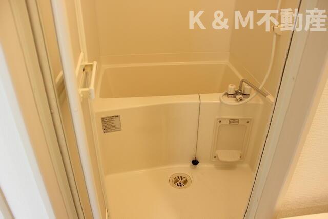 バス・シャワールーム　コンパクトで使いやすいお風呂です