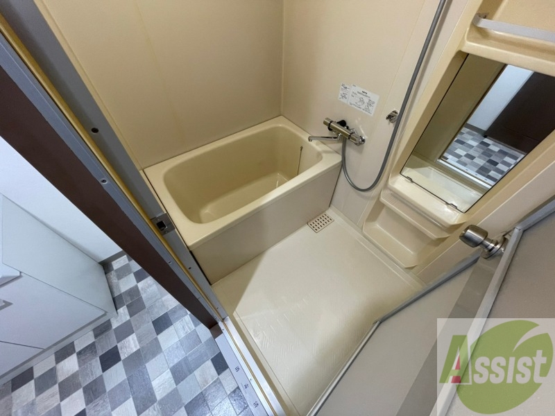 バス・シャワールーム　バスルームはこちらです。広々としてゆったり休めます。