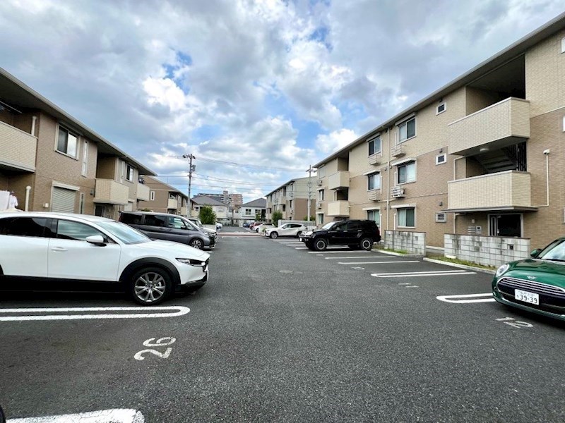 駐車場　敷地内駐車場（空き要確認）