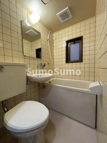 バス・シャワールーム　落ち着いた空間のお風呂です