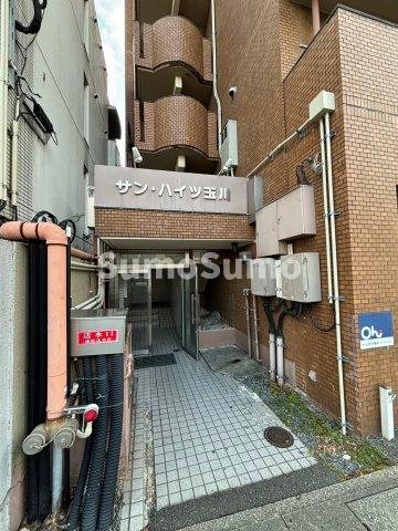 エントランス　落ち着いたエントランスです