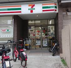 コンビニ　セブンイレブン新宿水道町中央店（コンビニ）まで83m