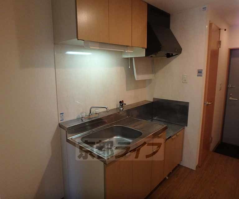 キッチン　キッチン上部は収納になっていますよ