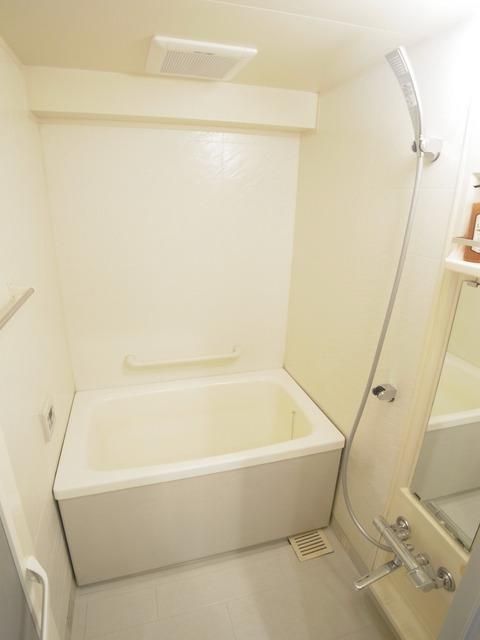 バス・シャワールーム　★追焚き付きの浴室★