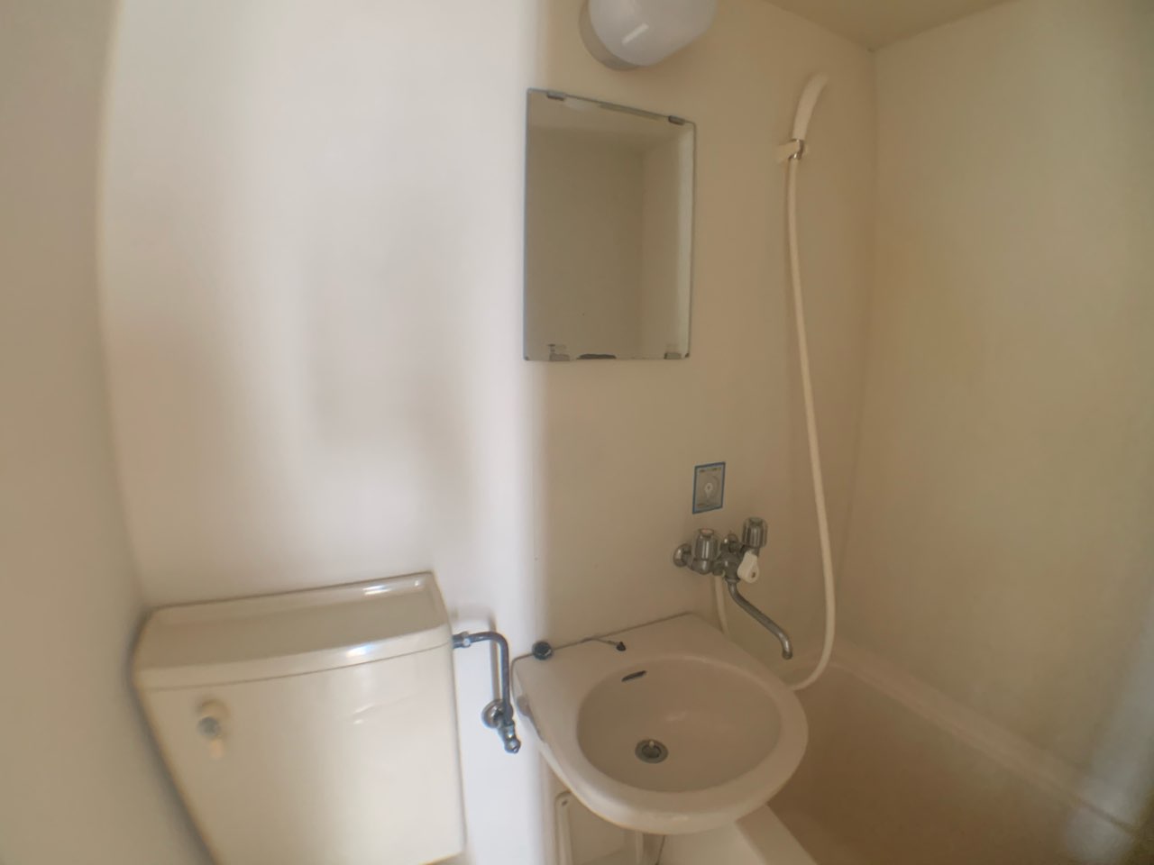 洗面設備　浴室内に洗面台あり！