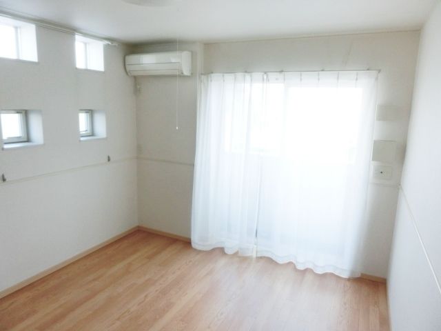 居室・リビング　日当たり良好です。