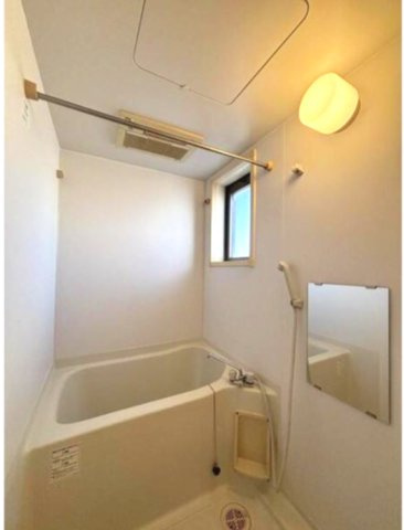 バス・シャワールーム　※写真は同じマンションの違う部屋のものになります。