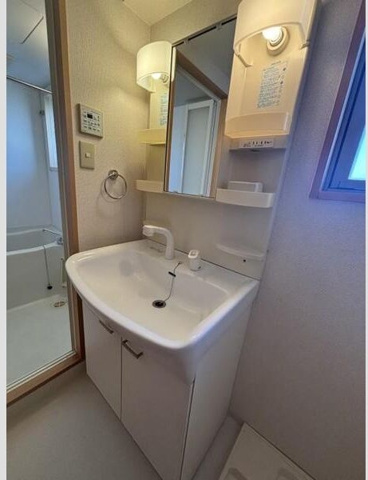 洗面設備　※写真は同じマンションの違う部屋のものになります。