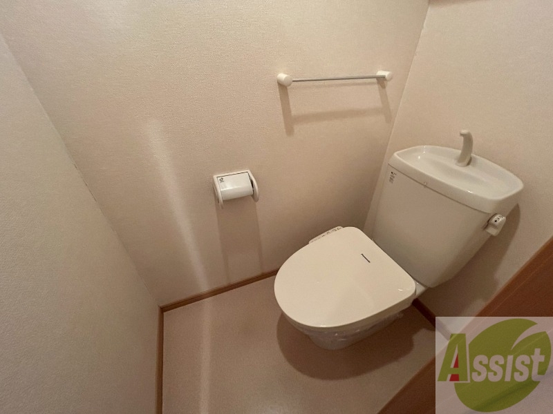トイレ　こちらはトイレです。清潔感があり、安心して使用できます。