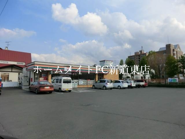 コンビニ　セブンイレブン札幌北37条東店（コンビニ）まで102m