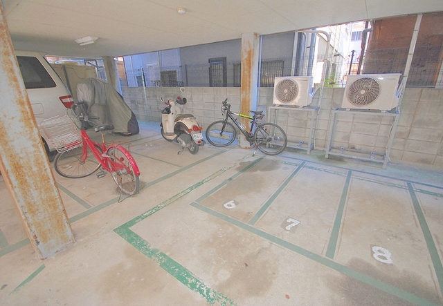 駐車場　駐車場