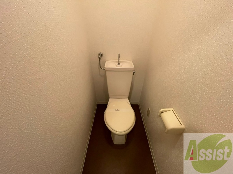 トイレ　こちらはトイレです。清潔感があり、安心して使用できます。