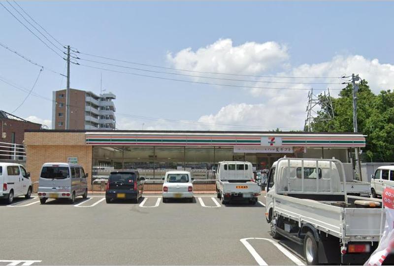 コンビニ　セブンイレブン宇部西中町店（コンビニ）まで550m