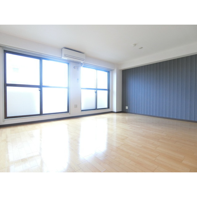 その他部屋・スペース　大きな窓のあるお部屋です