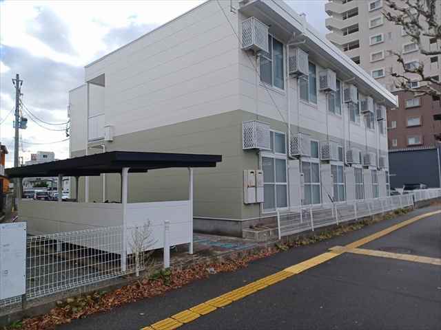レオパレスけやき通りの外観写真