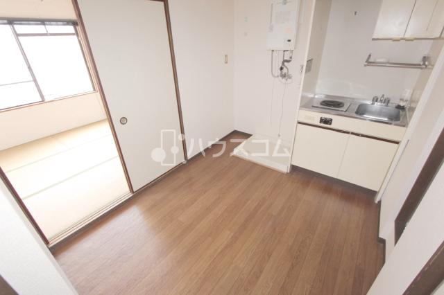 センチュリー寝屋川の居間写真