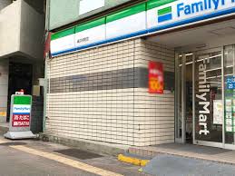 コンビニ　ファミリーマート横浜栄町店（コンビニ）まで211m