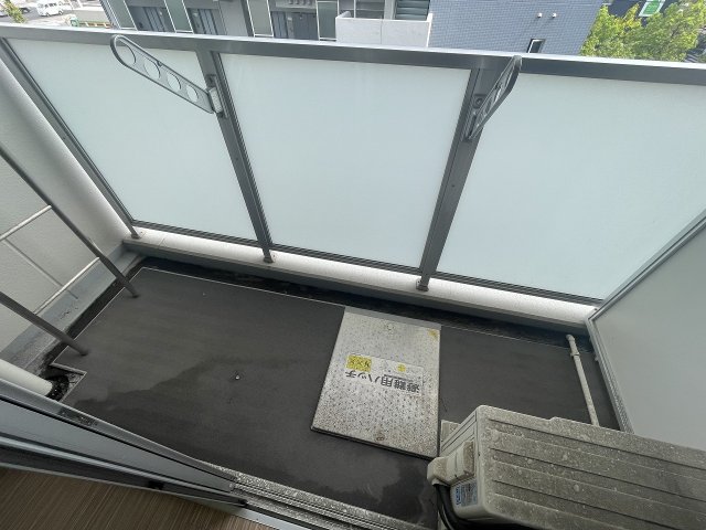 バルコニー　暖かな日差しのふりそそぐバルコニー