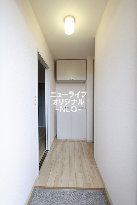 玄関　玄関を開けても、お部屋が丸見えにならない造りになっています！