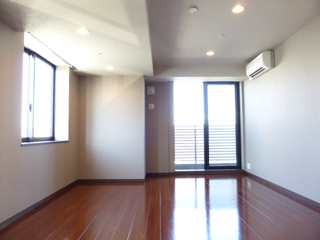 居室・リビング　写真は同タイプ住居です。