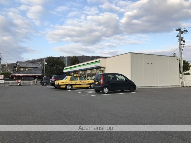 コンビニ　ファミリーマート雄町店（コンビニ）まで1610m