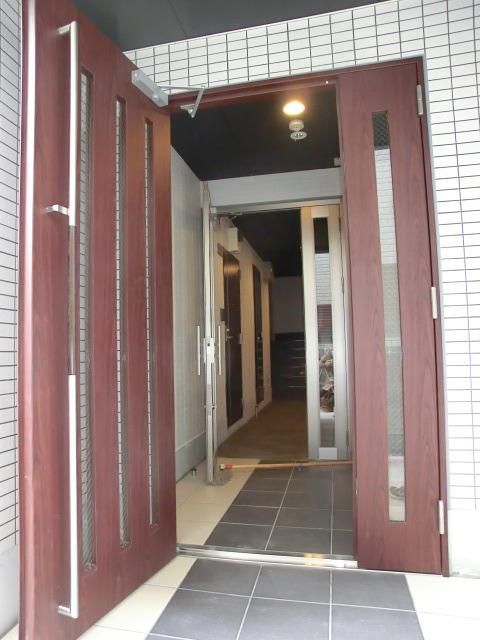 エントランス　オートロック付　防犯カメラ設置で安心セキュリティー