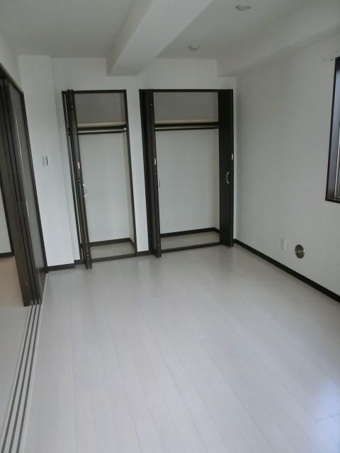 収納　寝室には大きなクローゼット収納あります