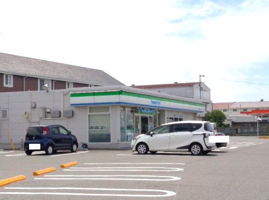 コンビニ　ファミリーマート土居インター店（コンビニ）まで550m