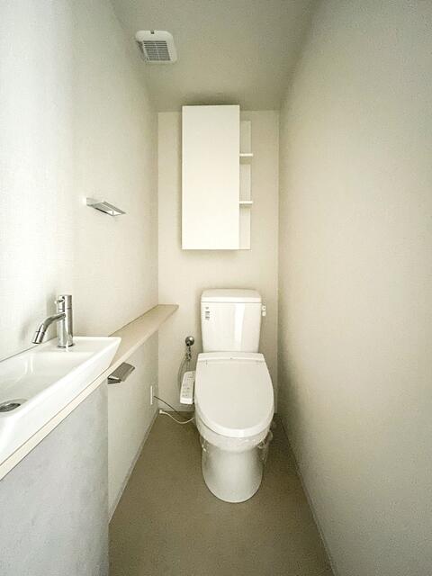 トイレ　※写真は同タイプ住戸です。