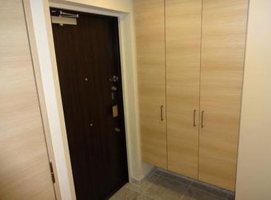プレサンスロジェ烏丸御池の玄関写真