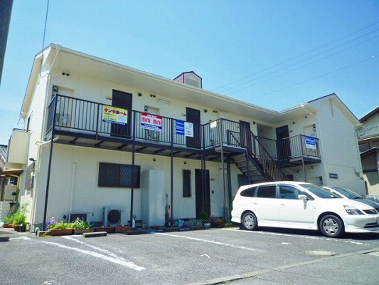 建物外観　2F建のアパート。