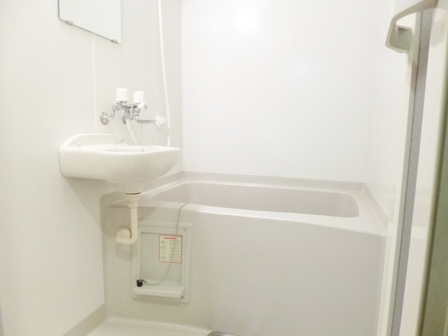 バス・シャワールーム　バス、トイレ別です☆
