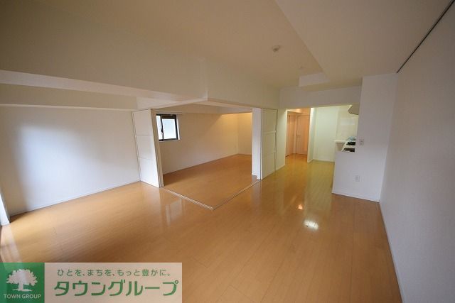 居室・リビング　お問合せは(株)タウンハウジングレジデンス事業部　赤坂店・…
