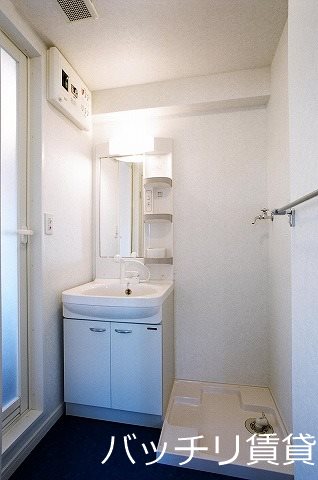 洗面設備　※同型タイプ写真のため、現状優先。
