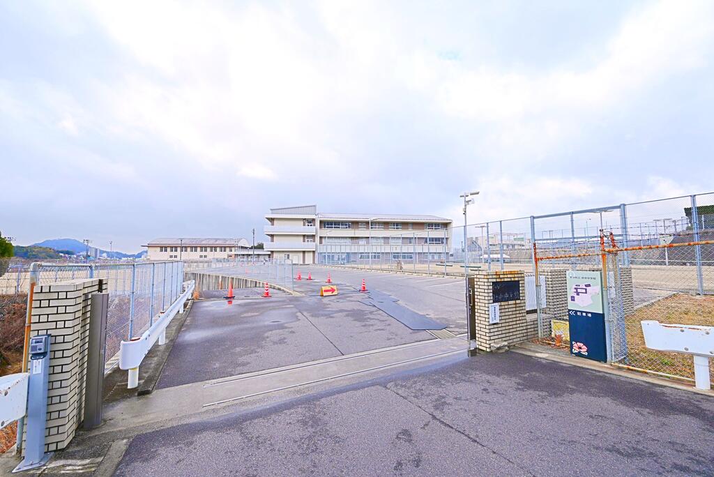 中学校　府中町立府中中学校（中学校）まで1635m