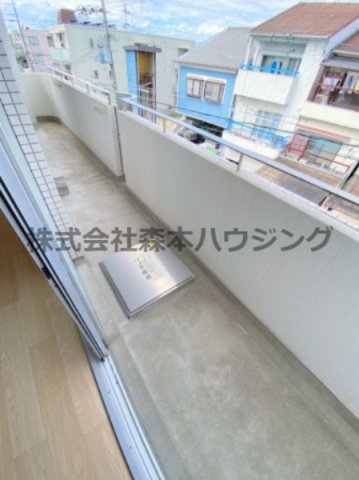 バルコニー　開放的で明るい空間を演出してくれるバルコニーです