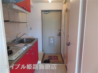 玄関　写真は反転のお部屋です