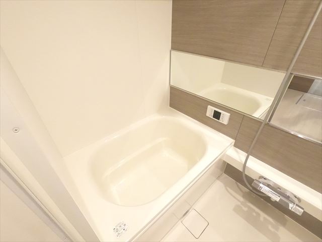 バス・シャワールーム　あると嬉しい追炊き機能付きの広い浴室