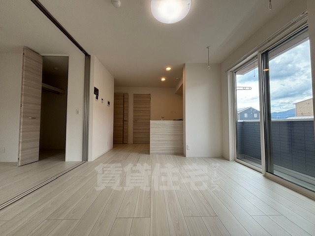 ＪＲ東海道本線 瀬田駅 徒歩15分 3階建 築3年の居間写真