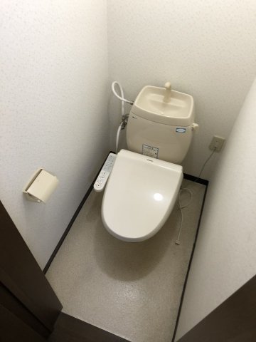 ＪＲ総武線 本八幡駅 徒歩8分 2階建 築31年のトイレ写真