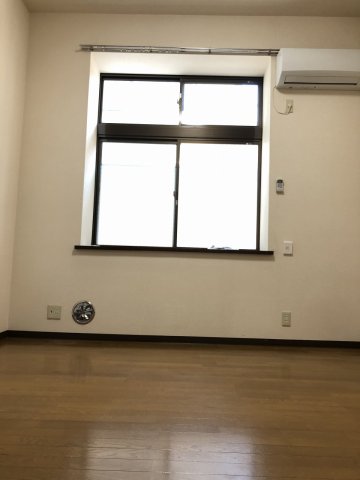 ＪＲ総武線 本八幡駅 徒歩8分 2階建 築31年の居間写真