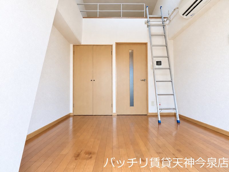 居室・リビング　同型反転タイプの為、現状を優先いたします
