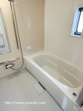 バス・シャワールーム　浴室乾燥機・追い焚き機能付き一坪バス