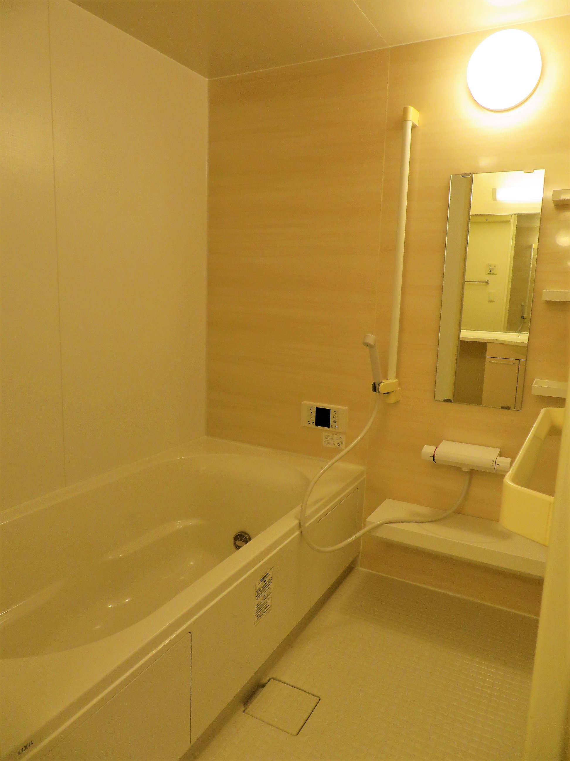 バス・シャワールーム　一坪風呂でゆったりつかれますネ！！