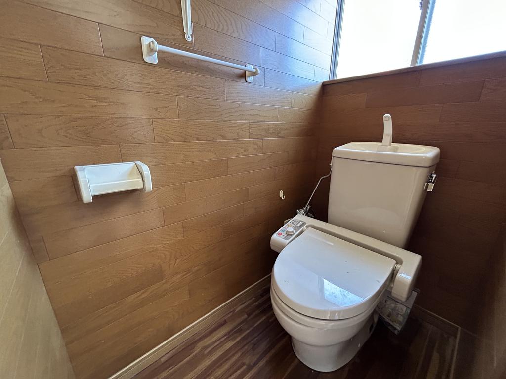 西岐波吉田貸家手前のトイレ写真