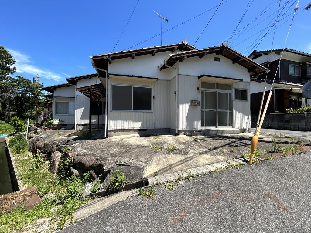 西岐波吉田貸家手前の建物外観