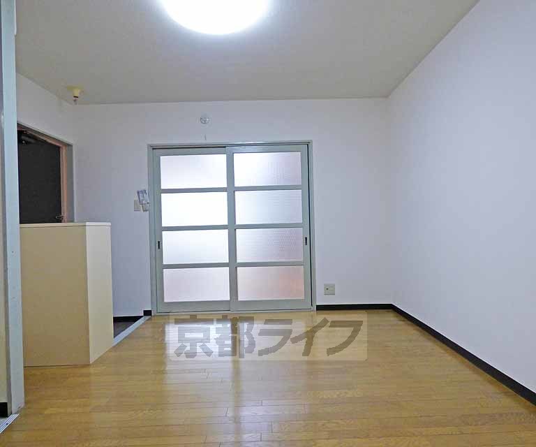 居室・リビング　広々としたお部屋です。